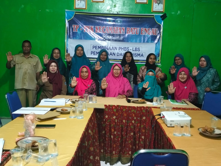 Pembinaan PHBS-LBS digelar Di Desa Petangis oleh TP-PKK Kecamatan Batu Engau